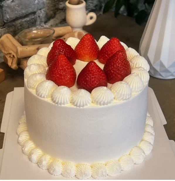 6” Vanilla Cream Birthday Cake